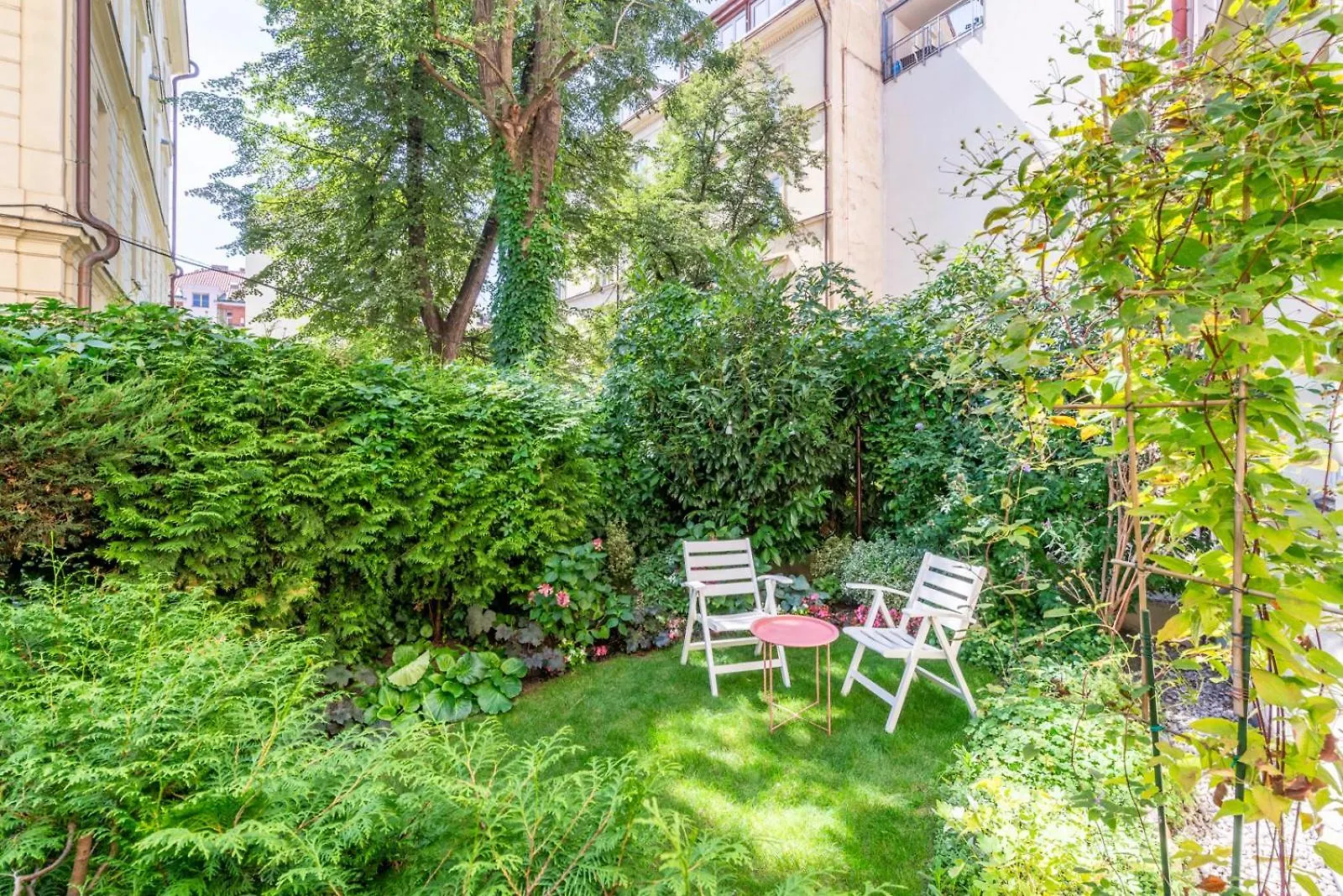 Deluxe Charles Bridge Apt Old Town, Garden View, City Centre Прага Апартаменты